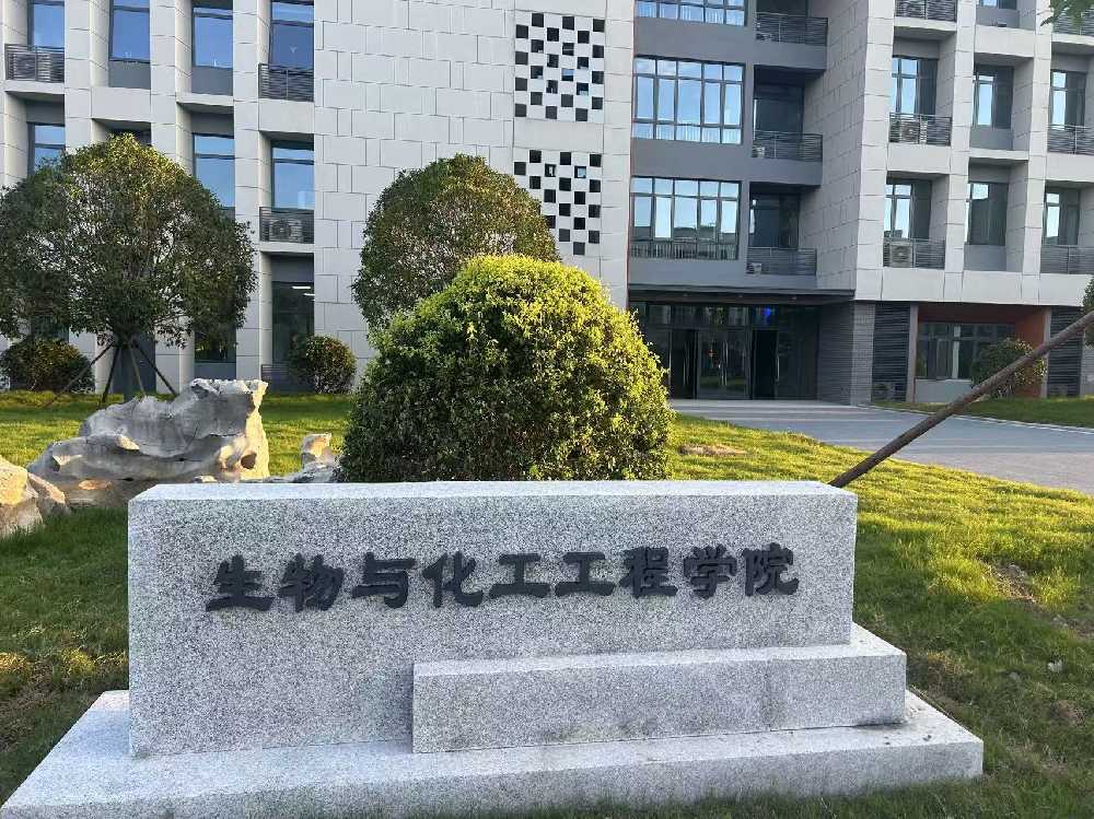 嘉陵区扬州职业大学体育场高杆灯项目